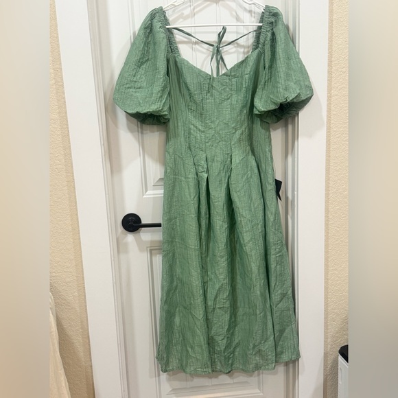 Lulus Dresses & Skirts - Lulu's Light Green Puff Sleeve Midi Dress